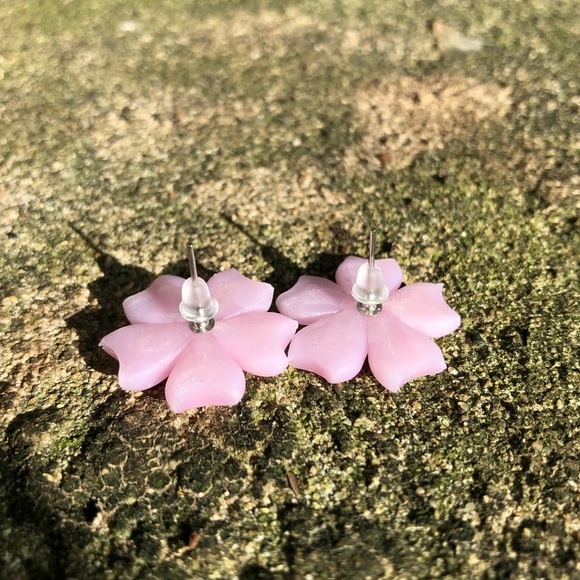 Handmade Polymer Clay Flower Earrings - Picture 9 of 14